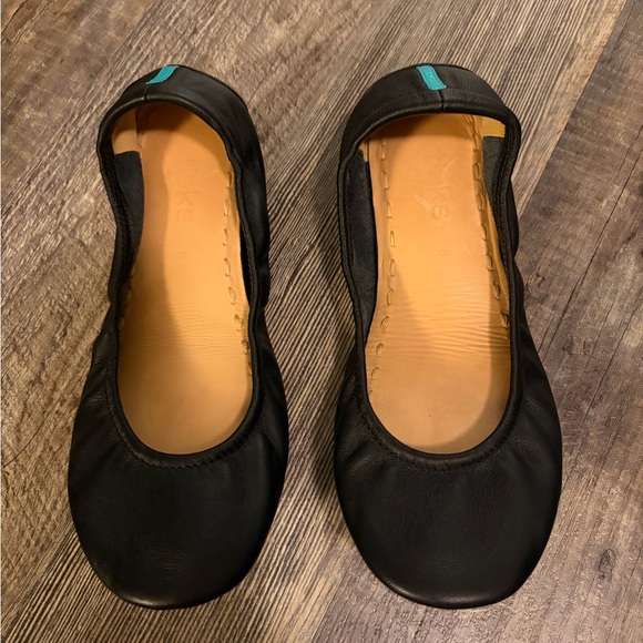 Tieks black Leather Women's Flats - Picture 4 of 6